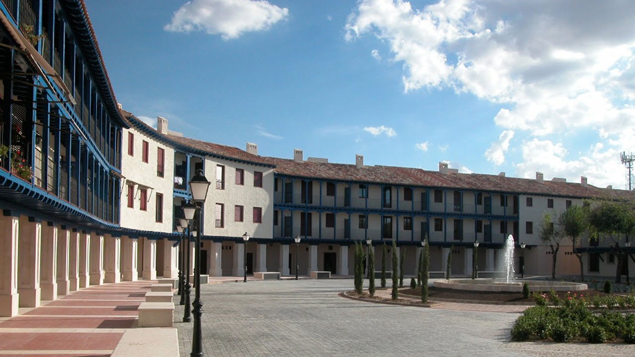 Juan Luis Camacho: Residencial La Chimenea de Chinchón. Arquitectura tradicional de nueva planta