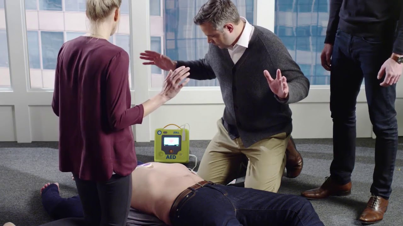 Akcja ratunkowa z użyciem defibrylatora AED   nagłe zatrzymanie krążenia (NZK)