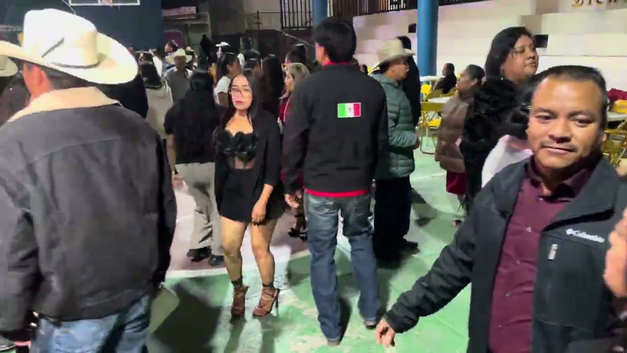 BAILANDO CON TRONADOR EN TINDÚ 2026.