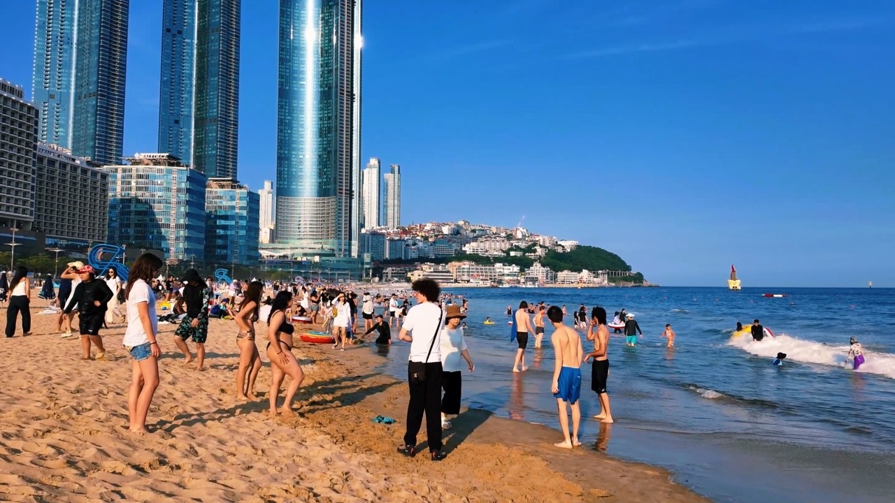 First Summer Walk at Haeundae Beach | 4K Busan Ocean Vlog 🌊 Haeundae Beach 2025