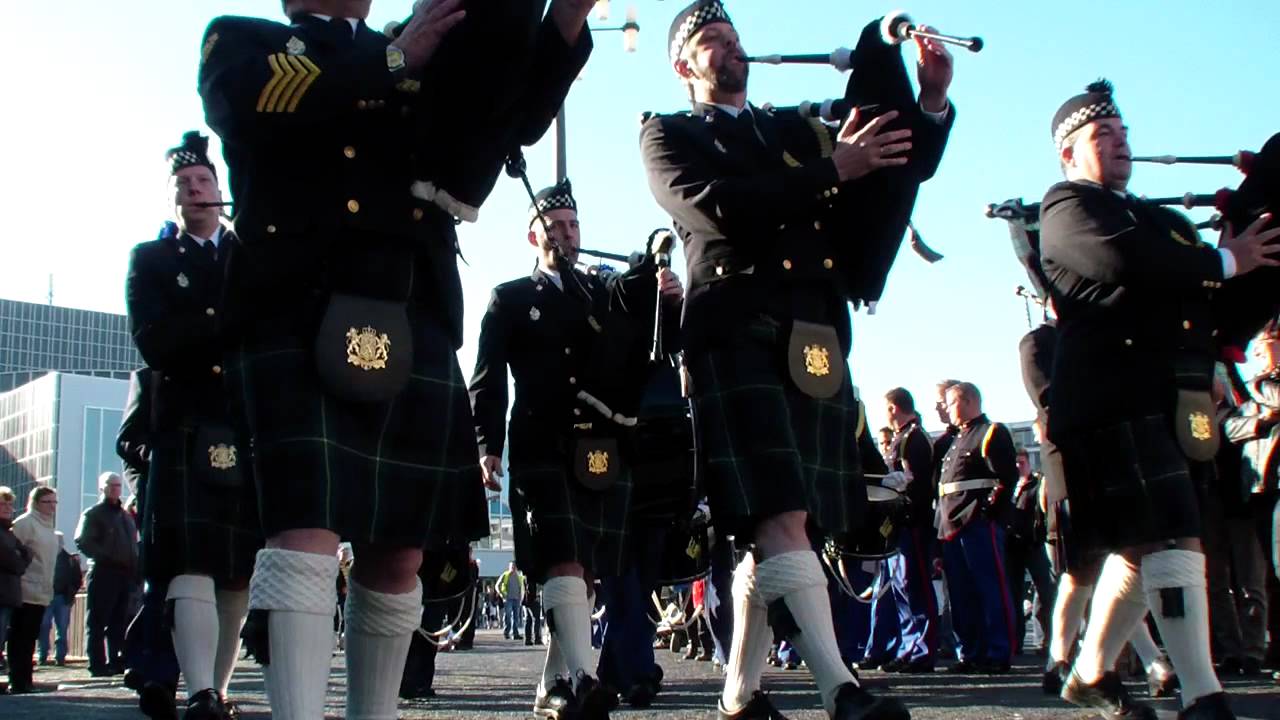 Drums and Pipes Regiopolitie Limburg-Zuid @ Parade Taptoe Heerlen 2011