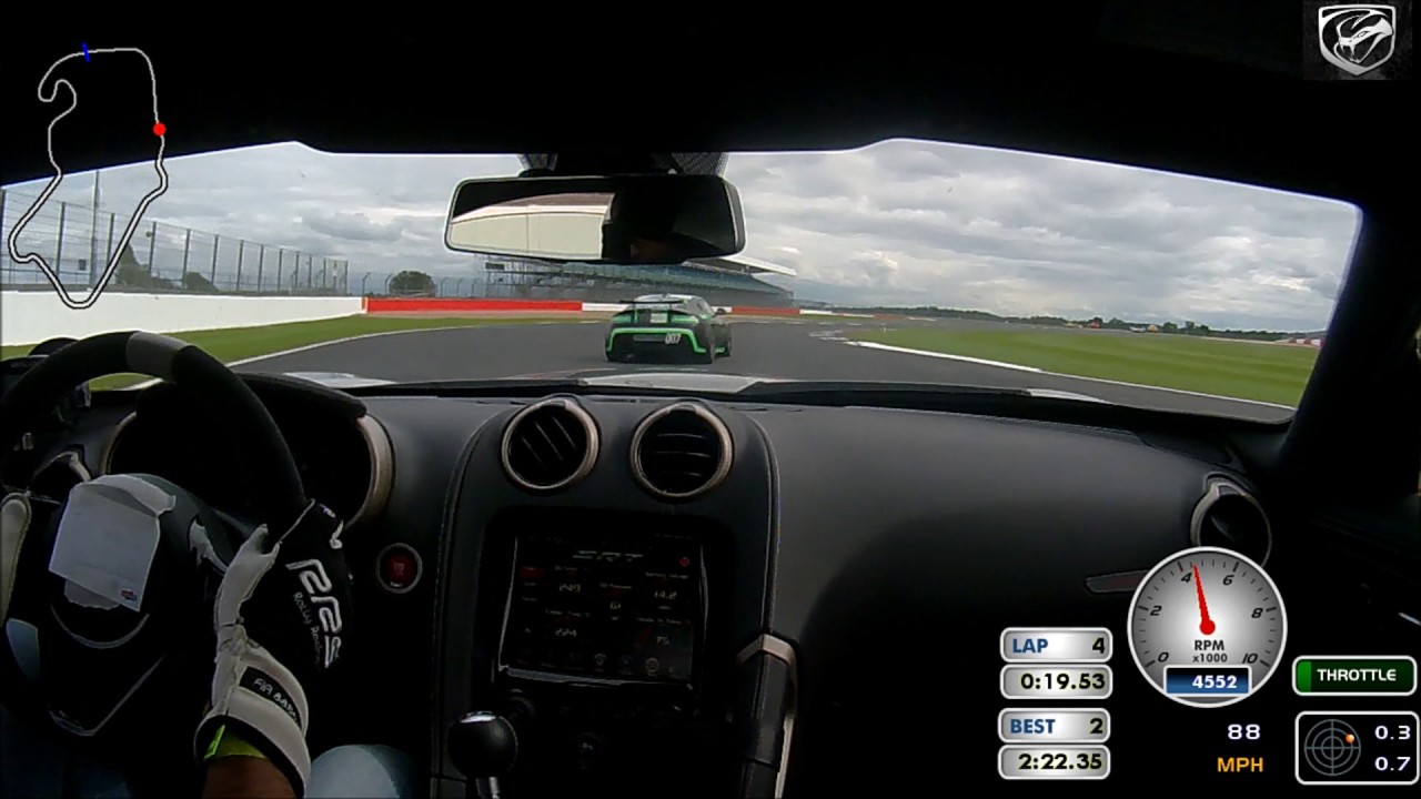 Viper ACR Extreme vs Aston Martin GT4 Silverstone