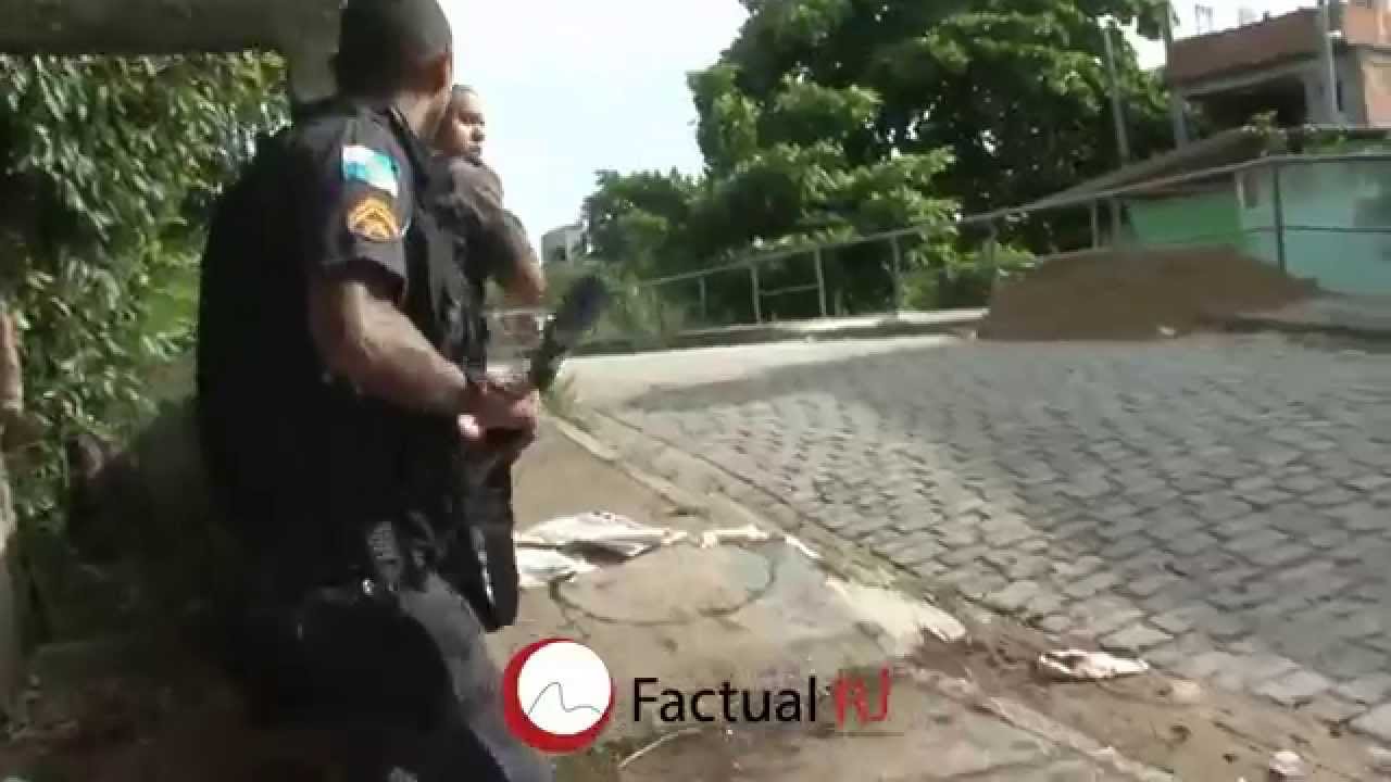 Policias fazem operação na Vila Aliança para retirar barricadas