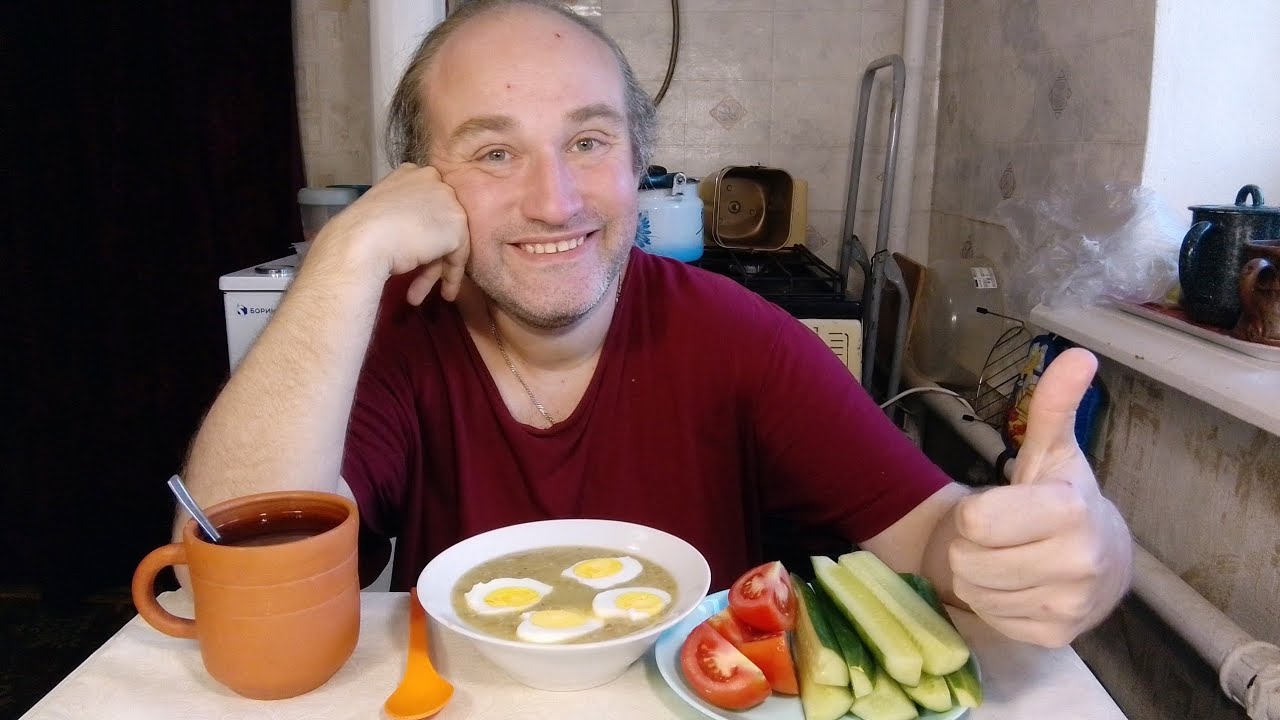Обед с хитрецом Рыжулей. Суп из кабака и крупы. Мукбанг. Обжор. Еда на камеру. Диета. Шизофрения.