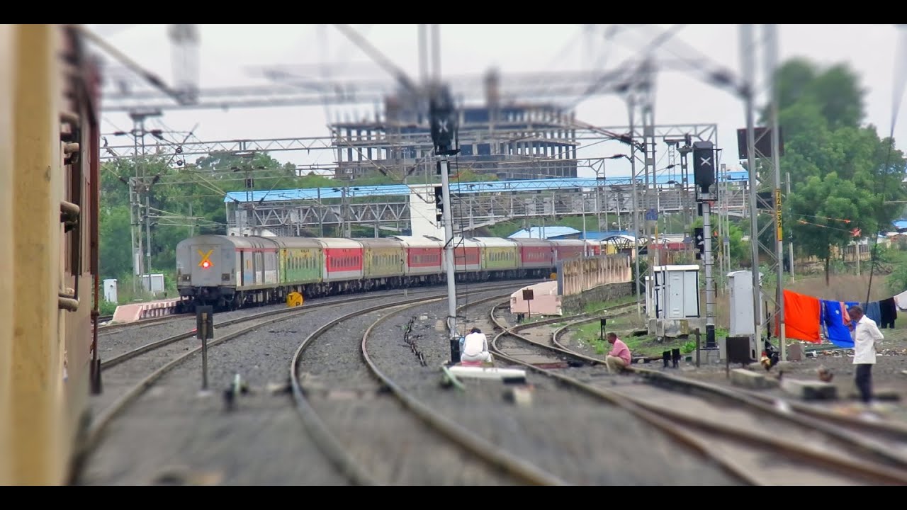 Skipping Sewagram, Wardha, Pulgaon and an Overtake : Howrah-Porbandar Express