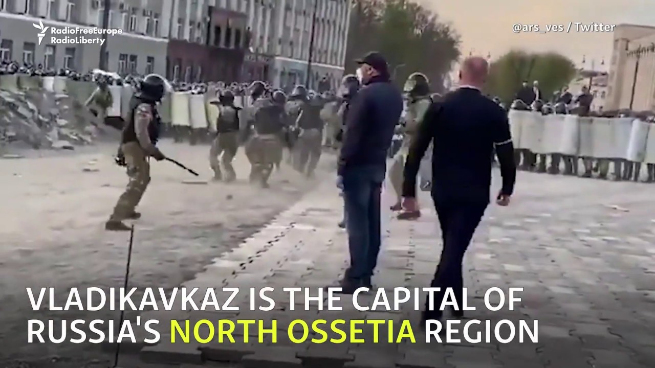 Russian Police Use Violence To Break Up Anti-Lockdown Protest