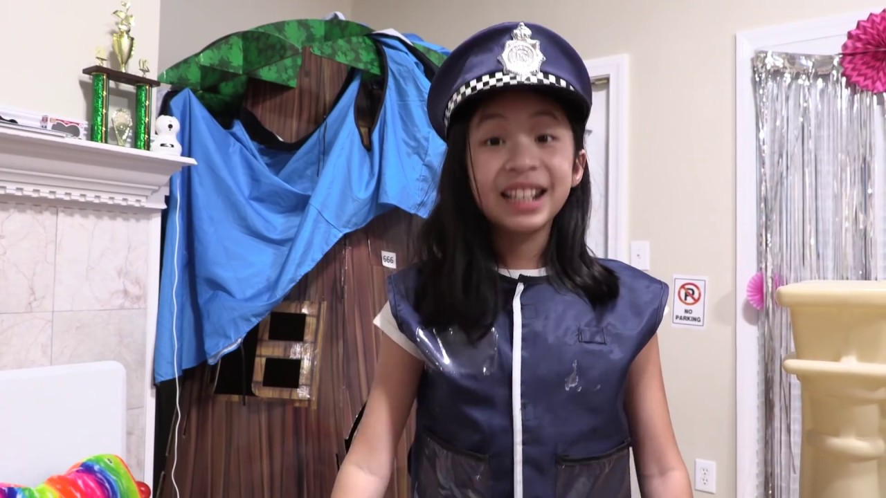 Pretend Play Police on Mystery Treasury Chest Without a KEY