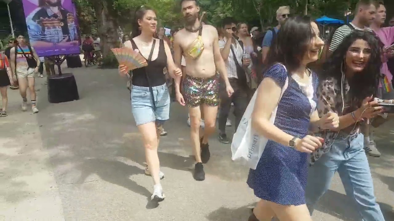 Pride Amsterdam 2025 (2) pride  march komt aan in vondelpark