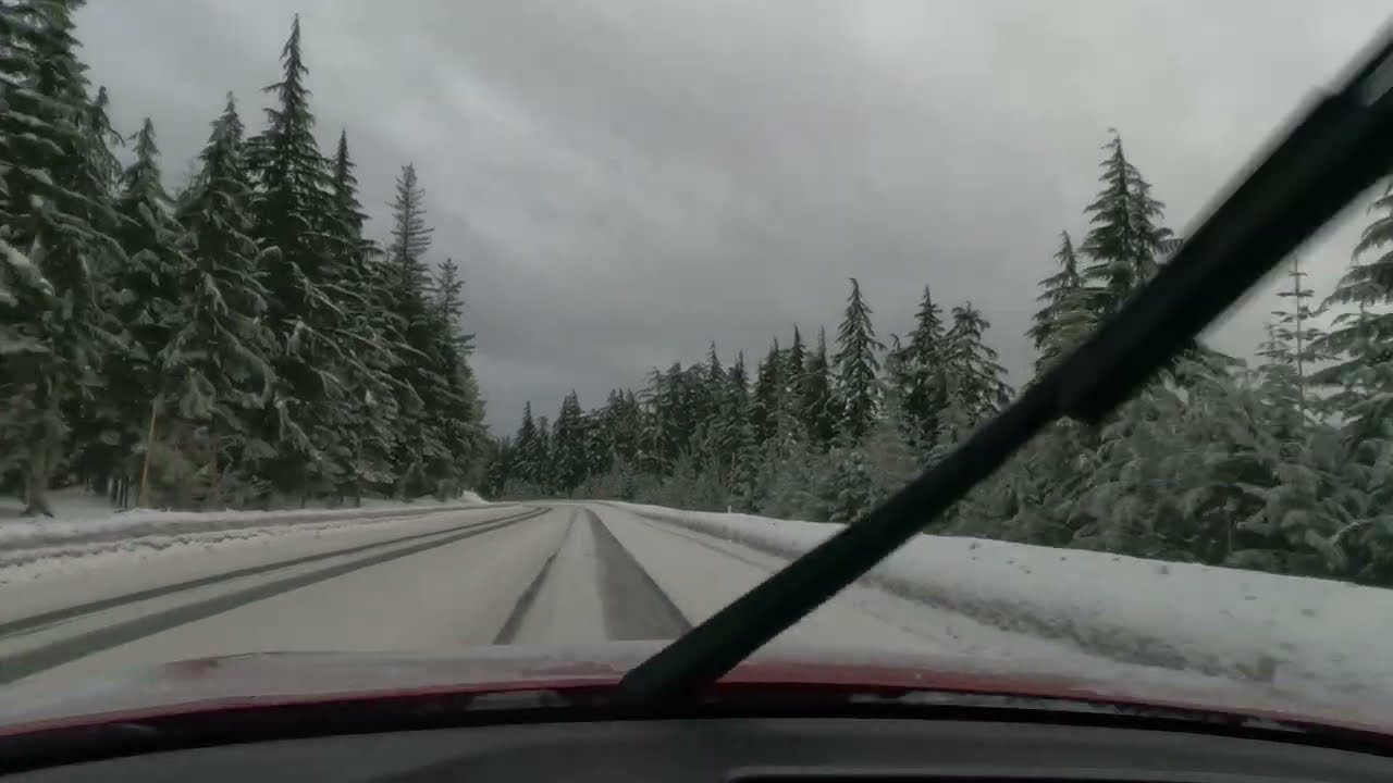 Oregon: Portland to Bend via US-26 during snow storm in Dec 2022