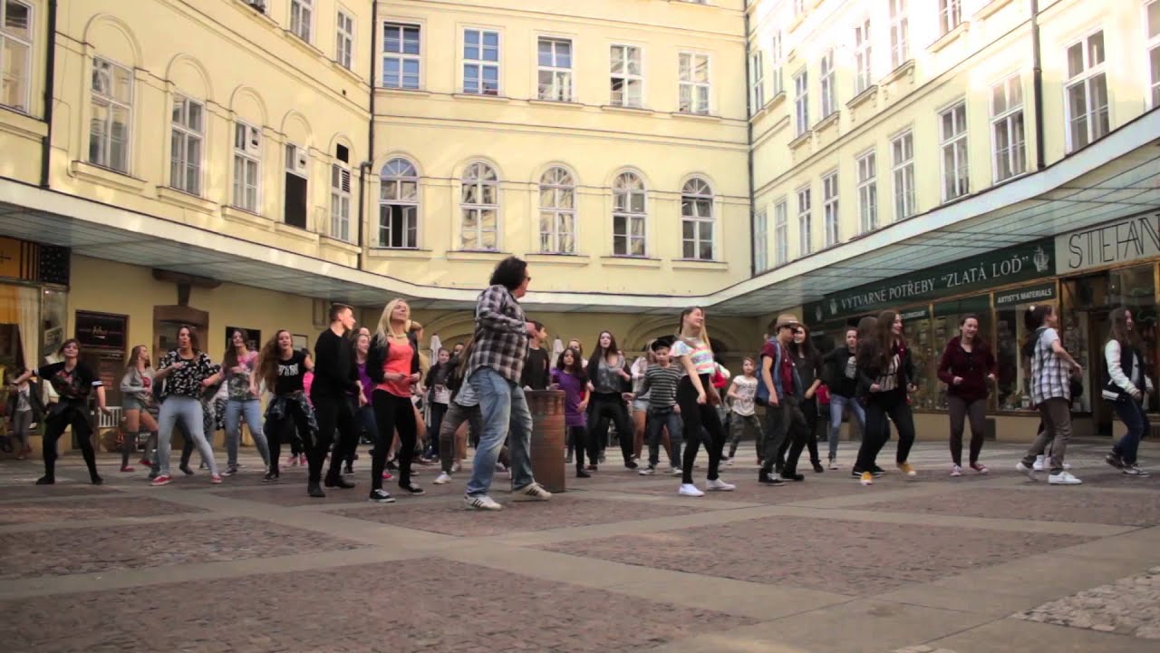 FLASH MOB S GEŇOU// DANCE LIFE EXPO 2014