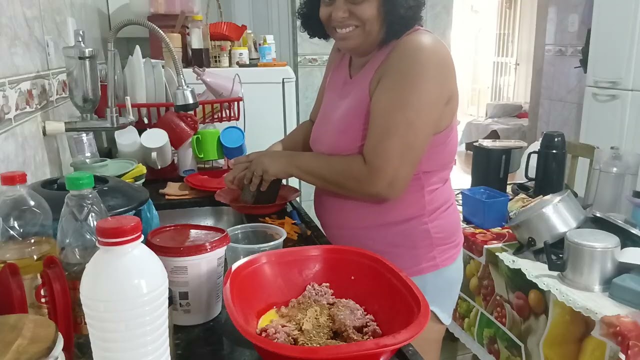 Voltei meu Povo Lindo 😍  Preparando Almôndegas 😋 Apresentando um novo membro da família 🤣