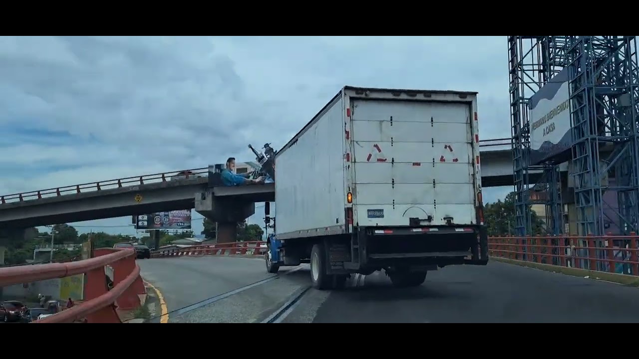PASEO DE MERLIOT HASTA BOULEVARD VENEZUELA EN SANTA TECLA Y SAN SALVADOR