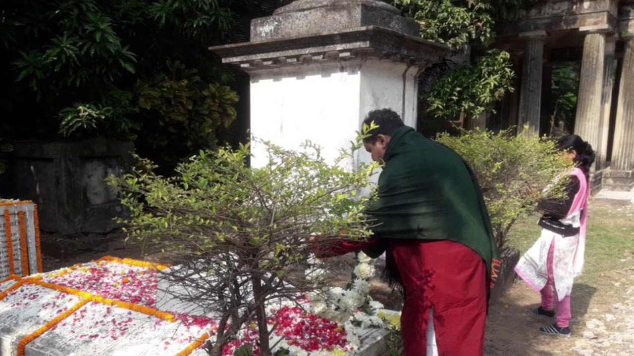 State Minister Bratya Basu paid tribute to Derozio