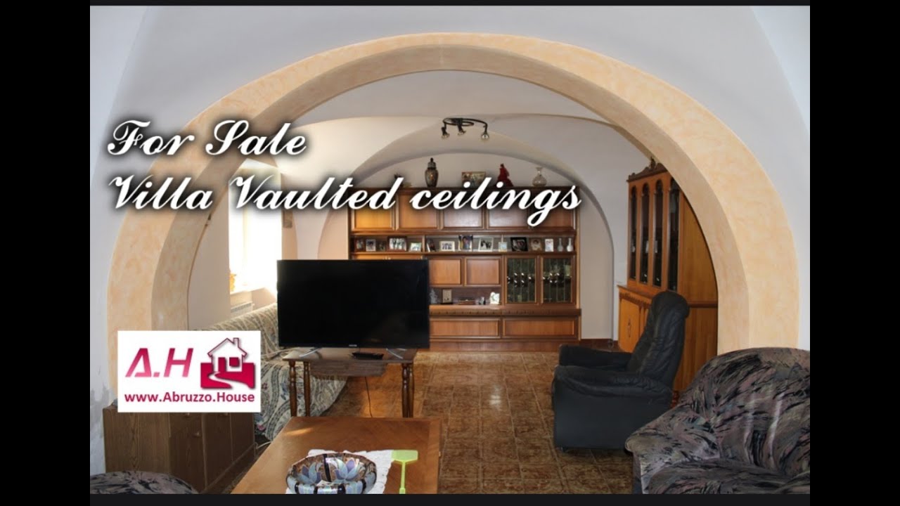 Detached country house, habitable with vaulted ceilings, 4 bedrooms and 1800sqm of flat land