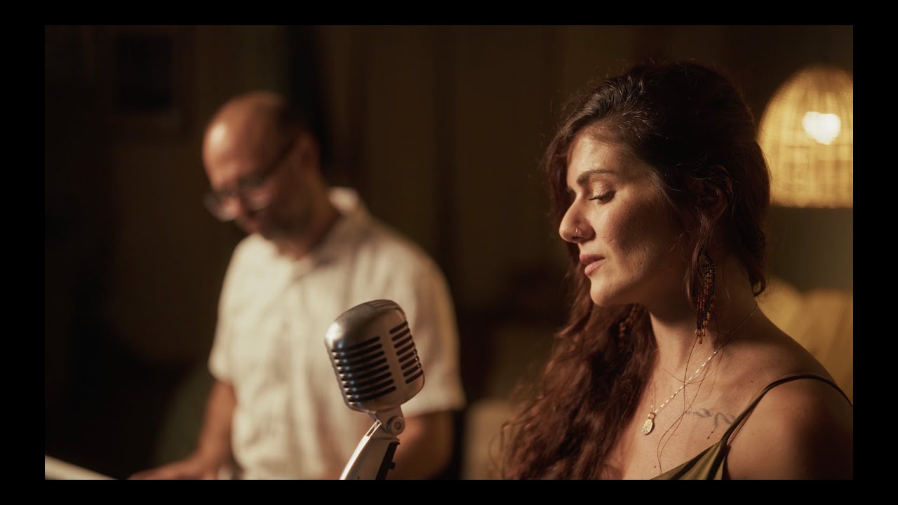 All of me x Shu bkhaf | English-Arabic Mashup Cover - Lama & Nareg