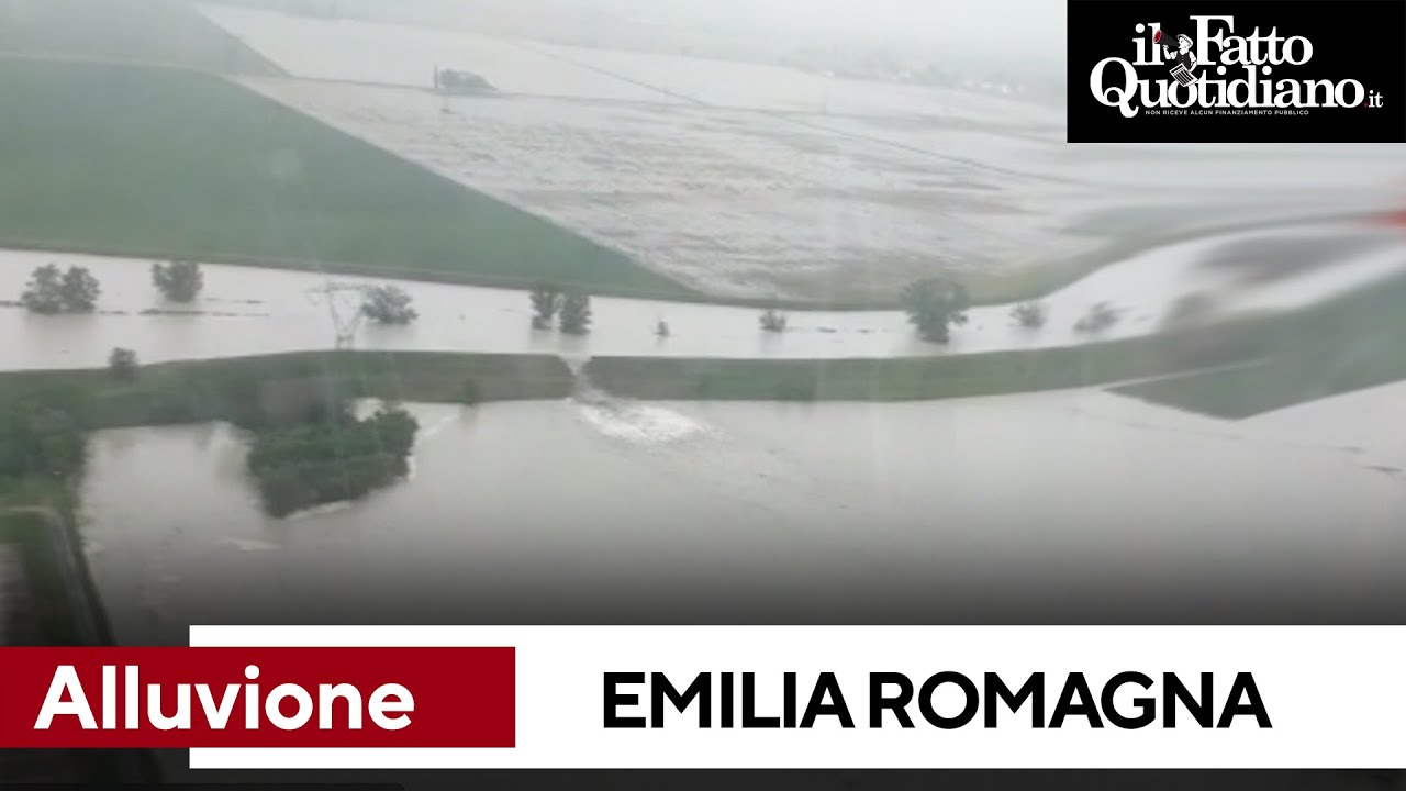 Alluvione in Emilia Romagna, l'elicottero in volo su Massa Lombarda
