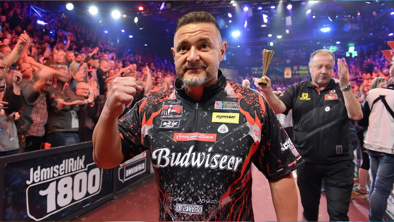 15 MILLIÁRD FORINT EGY HANGÁRBAN!