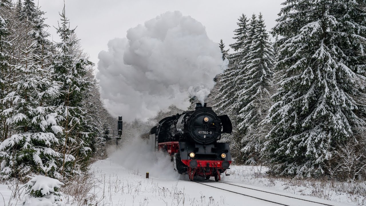 Winterzeit ist Rodelblitzzeit - 41 1144-9 ballert durch den Thüringer Wald