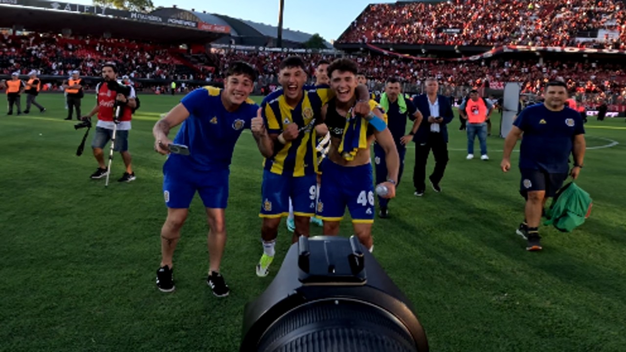 FESTEJO EN EL CLASICO ROSARIO CENTRAL VS NEWELLS