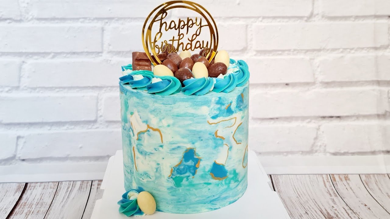 Layer cake mabré bleu céleste saveurs kinder