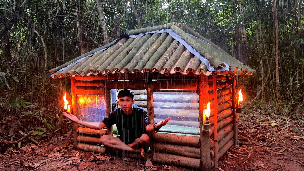 SOLO CAMPING DI TERJANG HUJAN DERAS- 4HARI MEMBUAT RUMAH CABIN KAYU DENGAN ATAP SUSUN DARI BAMBU