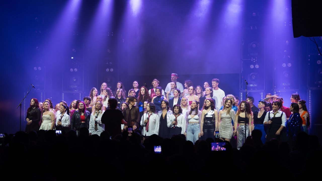 Ericka Robine ⟢ Chorale LIVE 6Mic - Vient on s'aime de @slimane_music  ( 6Mic . Aix-en-provence )