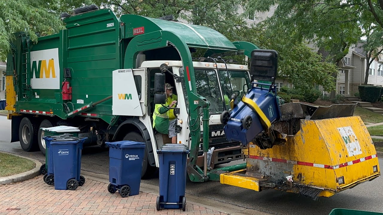 Mack LR Heil Front Loader Garbage Truck with Curotto Can