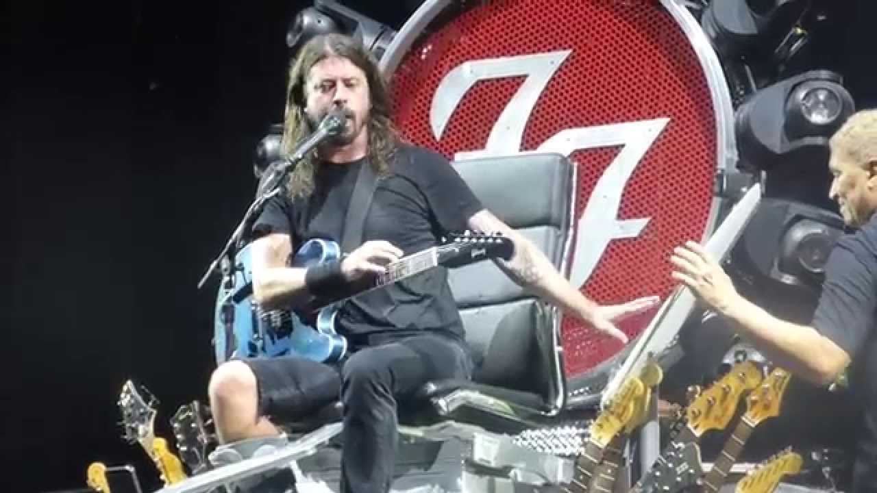 Foo Fighters - Band Intros→Paper Taylor Head→Cold Day in the Sun (ACL Fest 10.09.15) [Weekend 2] HD
