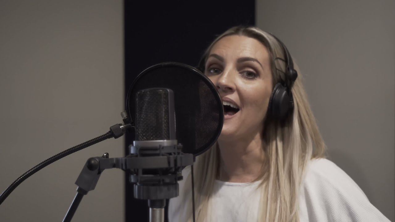 HEAVEN HELP MY HEART (Tina Arena) cover by Nikki Kosmider Heuskes