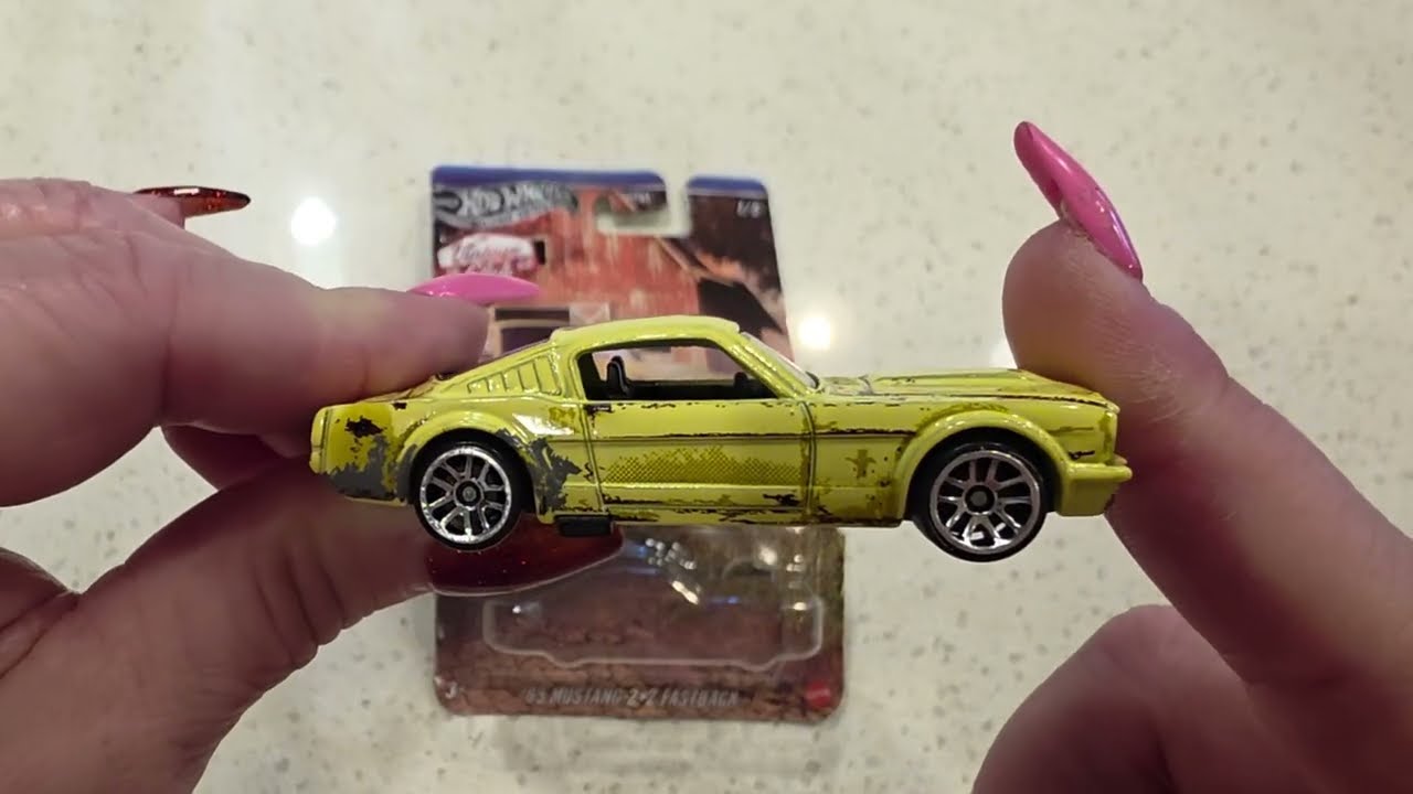 Набор Hot Wheels Vintage Club Barn Finds: распаковка и демонстрация модели Ford Mustang 2+2 Fastb...