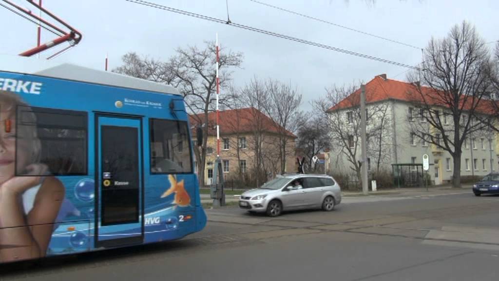 Straßenbahn kreuzt Eisenbahn in Halberstadt - Maxima, Hex, Straßenbahn