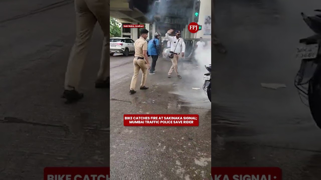 Bike Catches Fire at Sakinaka Signal; Mumbai Traffic Police Save Rider in Dramatic Rescue