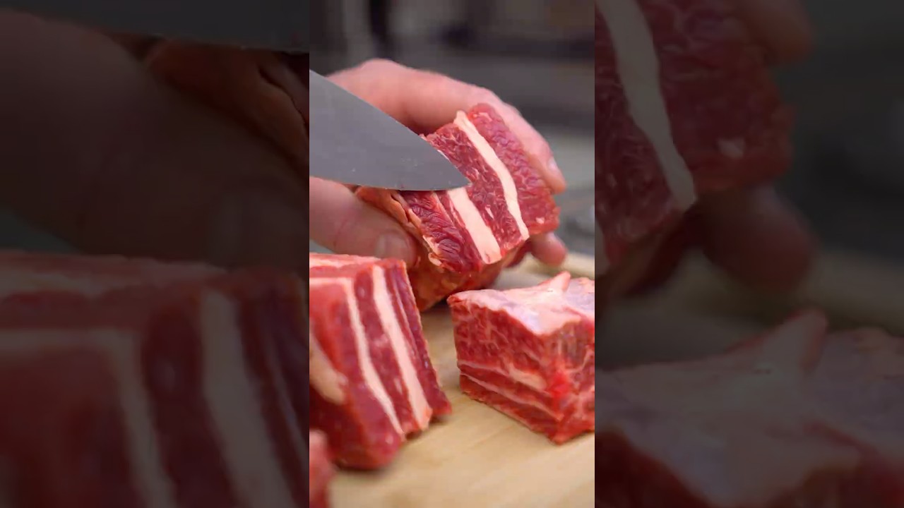 Золотистый говяжий бульон с кукурузой