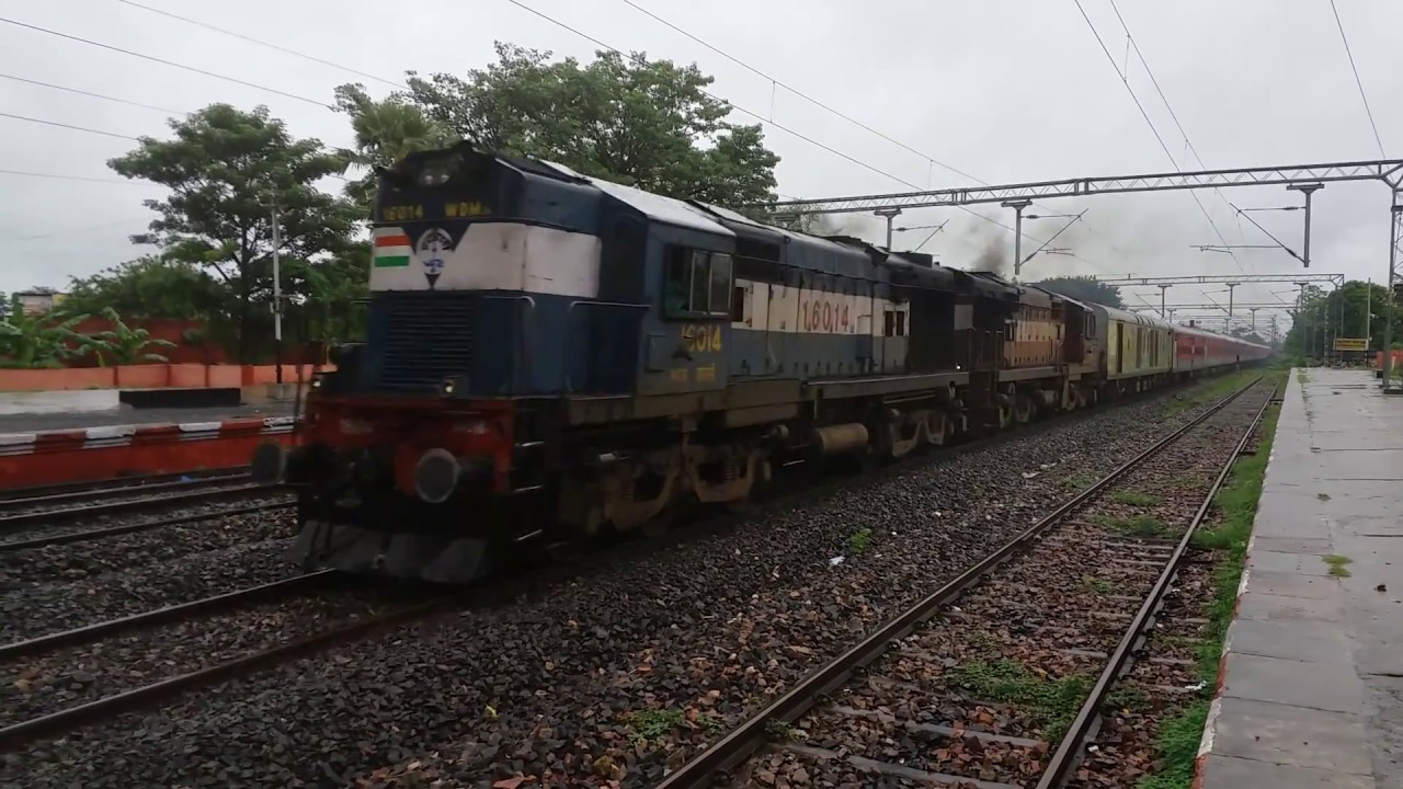 (HD)Twins Alco:Newly Lhbified Pawan express goes berserk at 110kmph