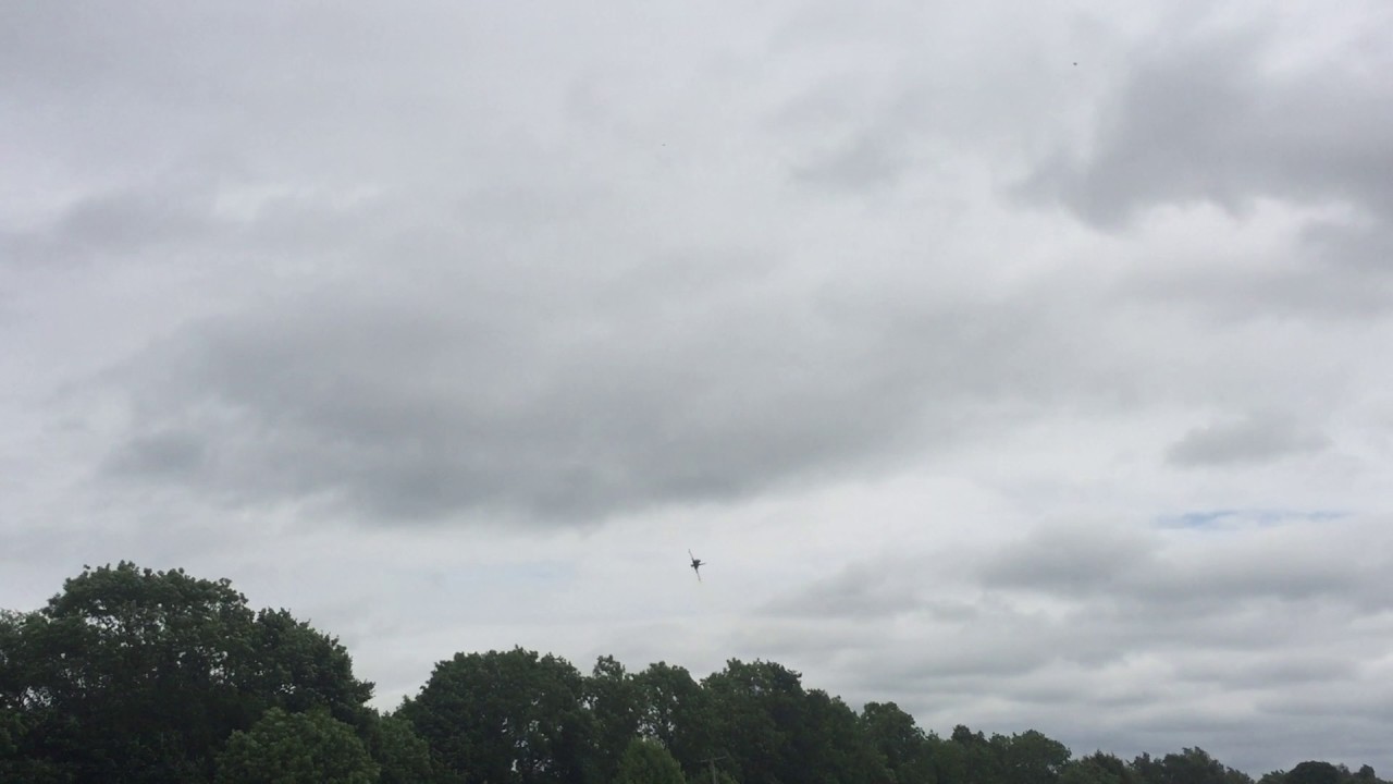 Incredibly low pass of the RAF's Eurofighter Typhoon at Cosford 2016