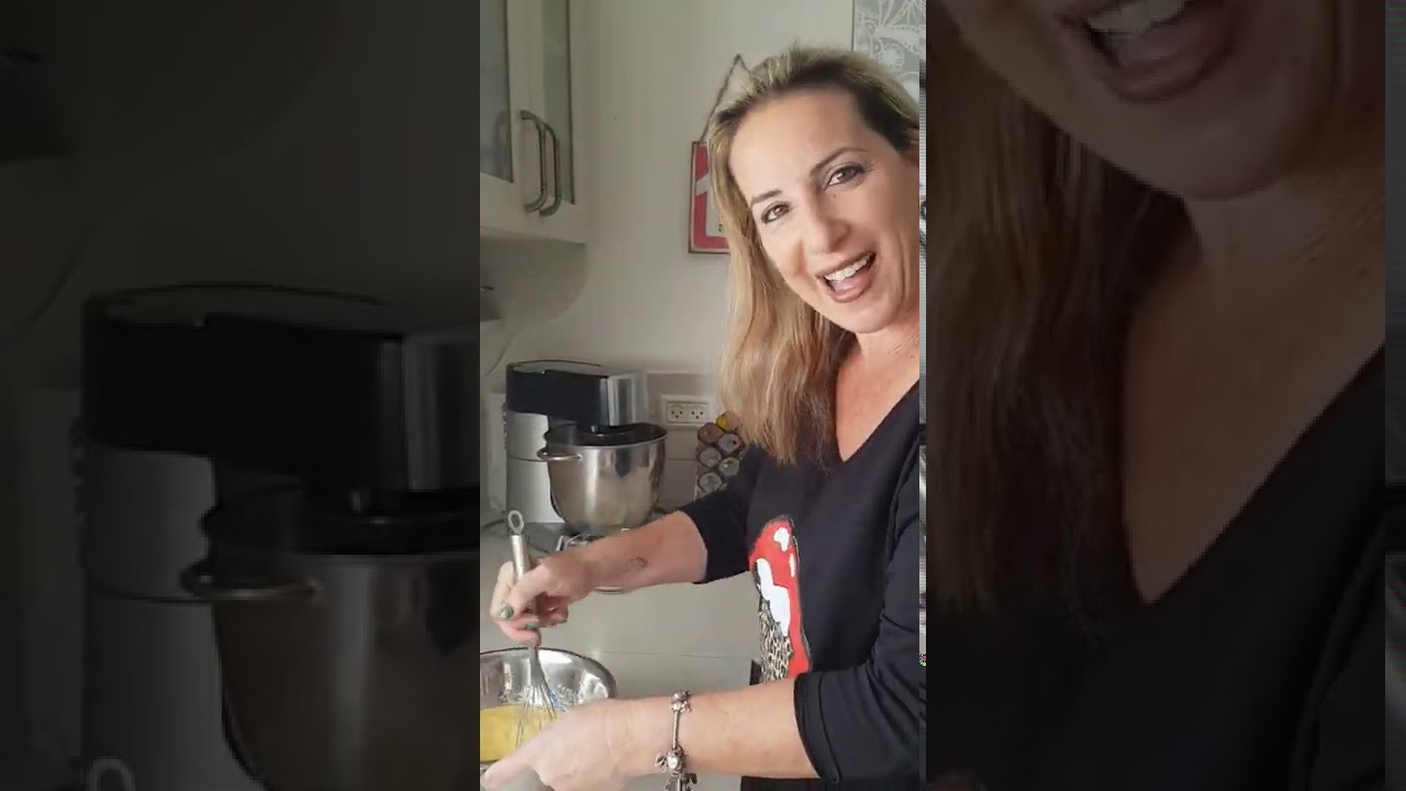 עוגת לימון בחושה וריחנית