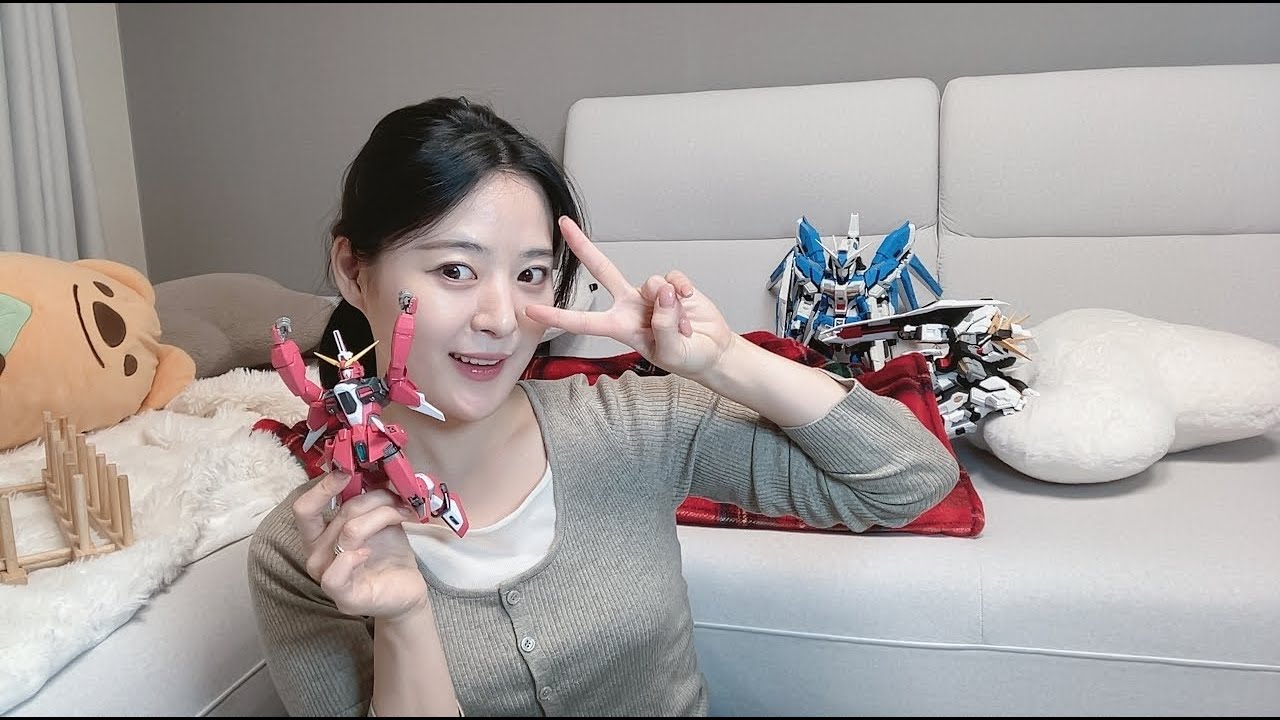 핑크색 건담 조립 백팩편