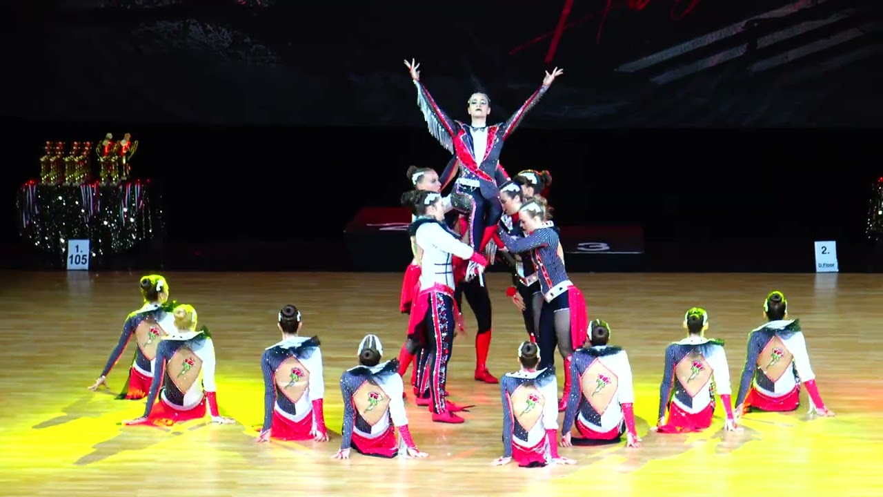 FANATIC-Skyline, ladies formation