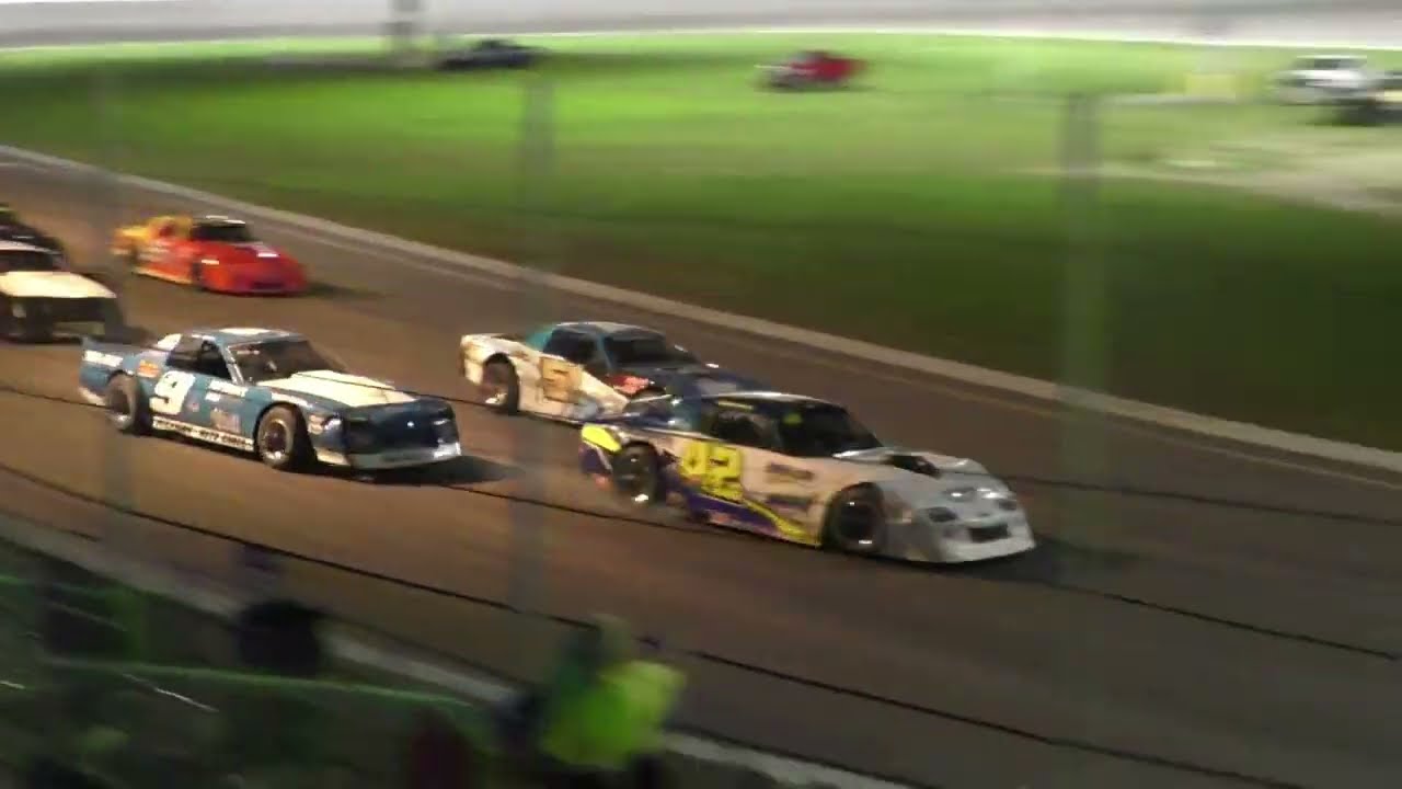 Features | Owosso Speedway | 9/1/23