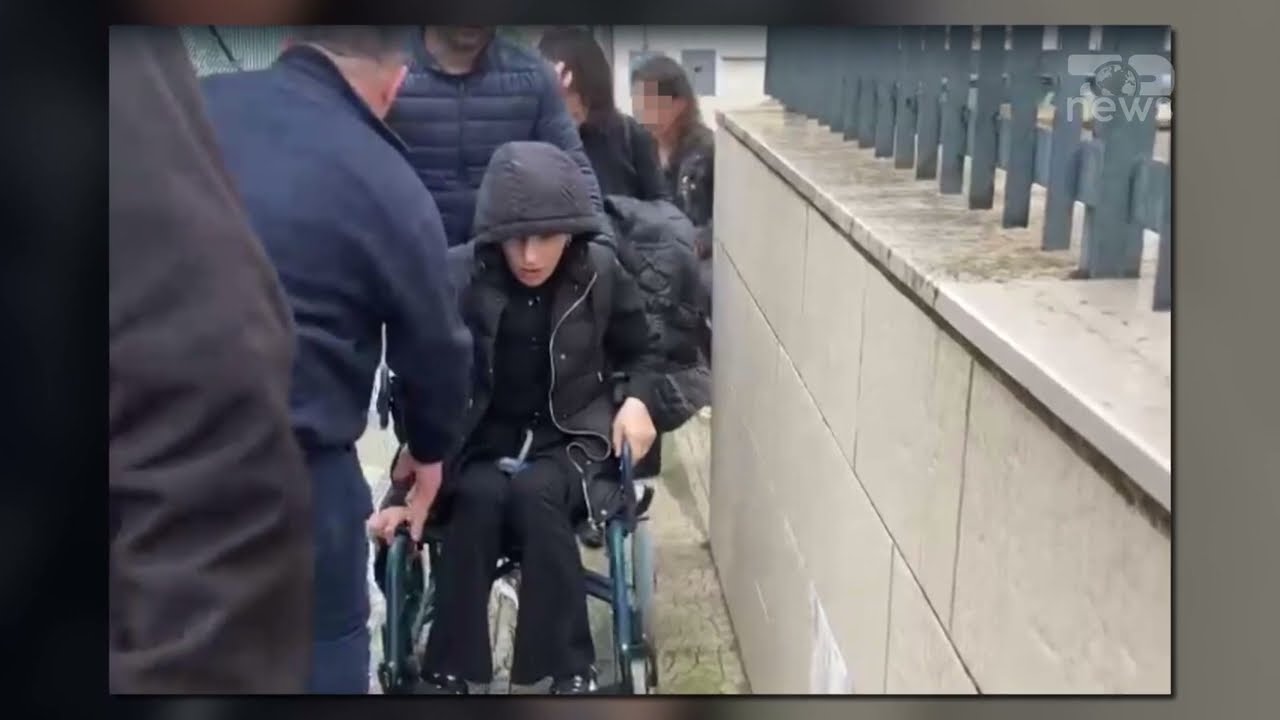 Top News - U vra me thikë nga babai / Përcillet për në banesën e fundit 16-vjeçarja