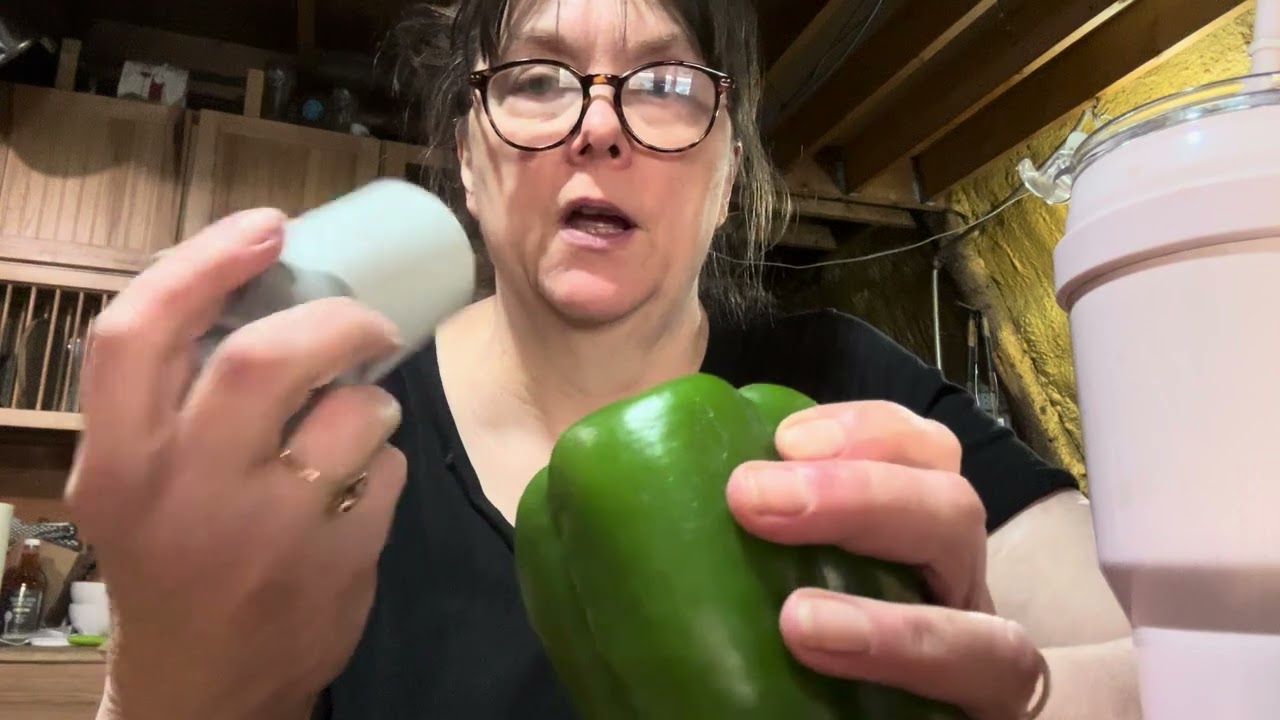 Pepper corer demo from my Pampered Chef unboxing