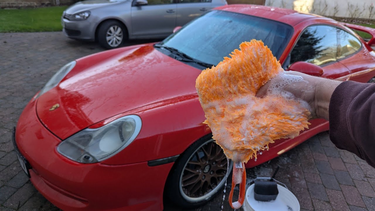 Soft, Smooth and Gunning for the Top Spot | CARPRO DABDAB Wash Mitt Review