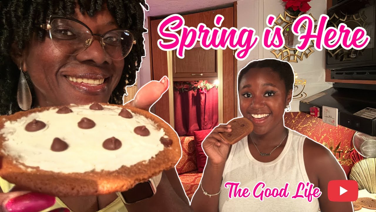 RV Life: The Bird Tried to EAT IT!🍓 | Baking Crumble Cookies, Coloring Bookmarks, Food Hall