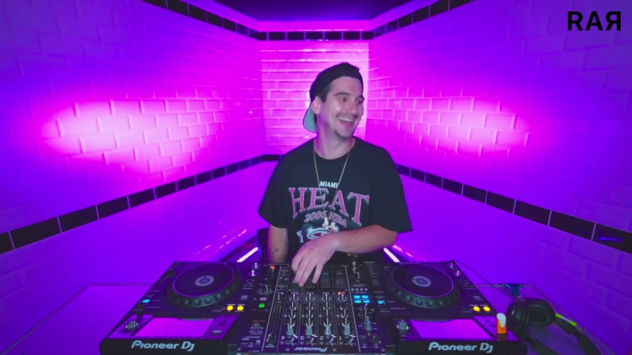 YYVNG / 126 BPM - 101 BASS STATION