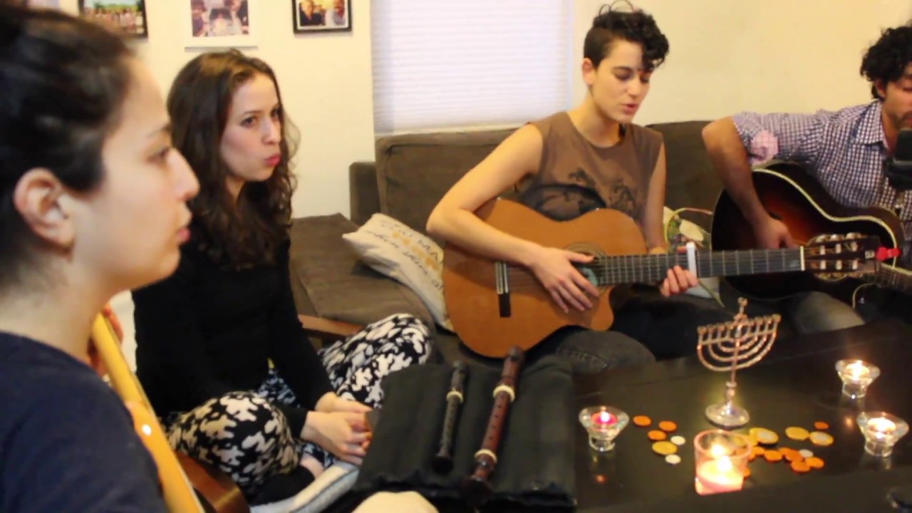 Banu Choshech -- Banot and Noah Aronson