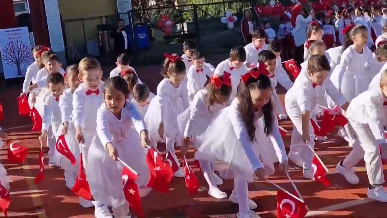 29 Ekim Cumhuriyet Bayramı “Ben Türk Çocuğuyum “ Gösterisi (2.sınıf)