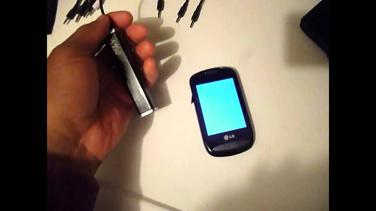 Lewis N Clark 2501 Emergency Cell Phone Charger - Energizer Alkaline Battery
