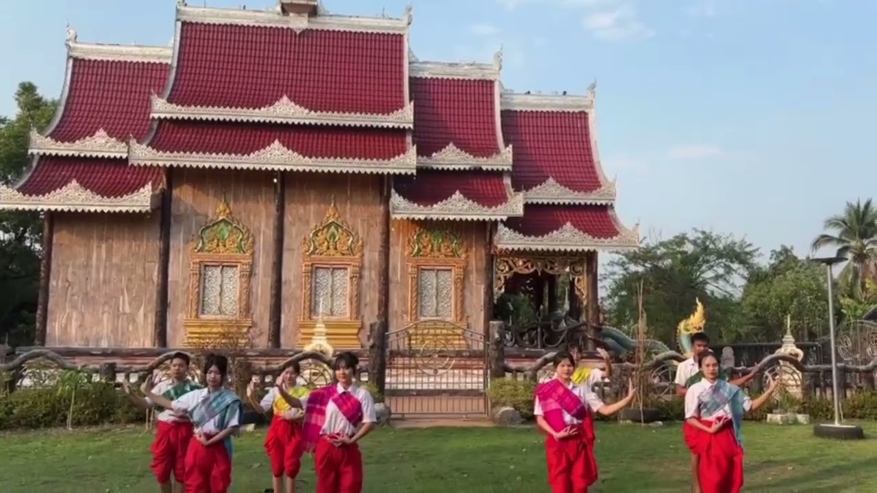 ชุดการแสดง งามวิจิตรแสงโคมล้านนา