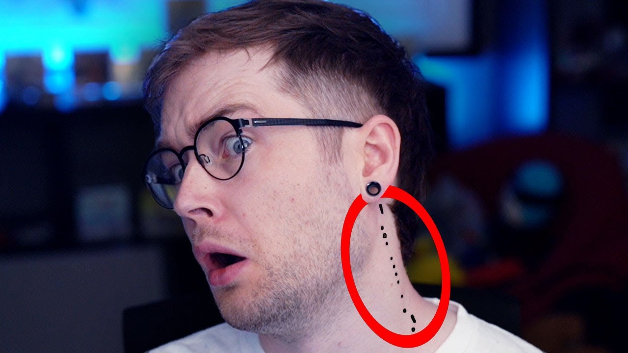 Сделал ли я татуировку на шее?!