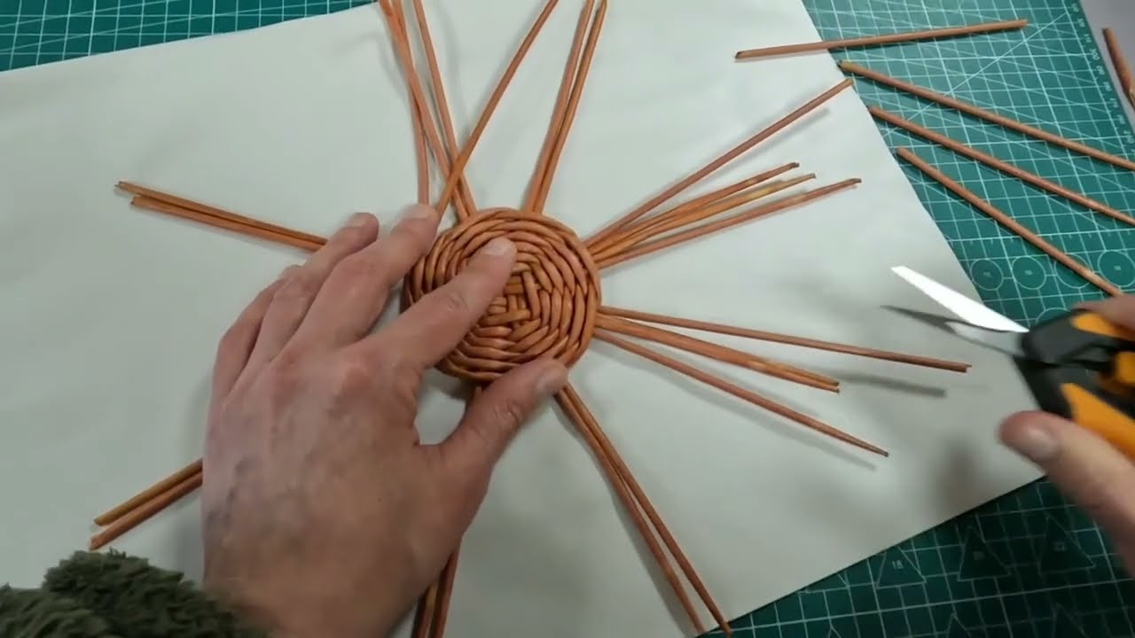 Как сплести круглую основу из бумажной лозы |How to Weave a Round Base from Paper Vine